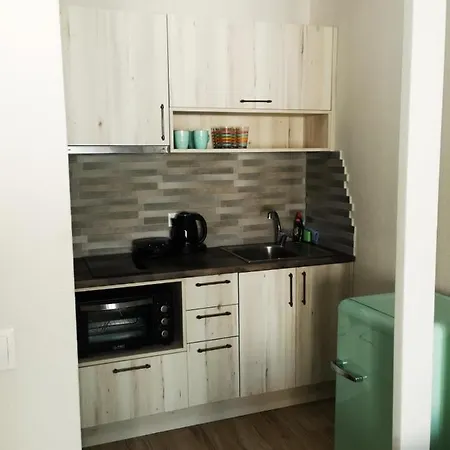 ゲストハウス Route Du Canal ネア・ローダ