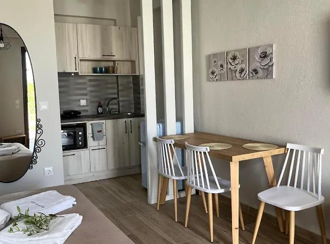 Route Du Canal Maison d'hôtes Nea Roda