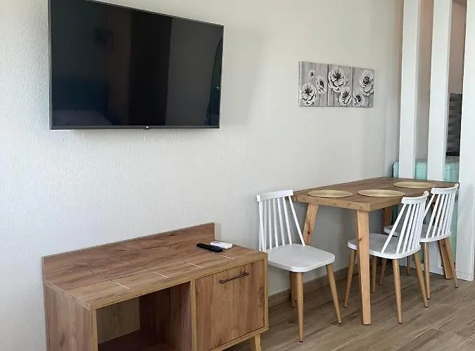 Route Du Canal Nea Roda